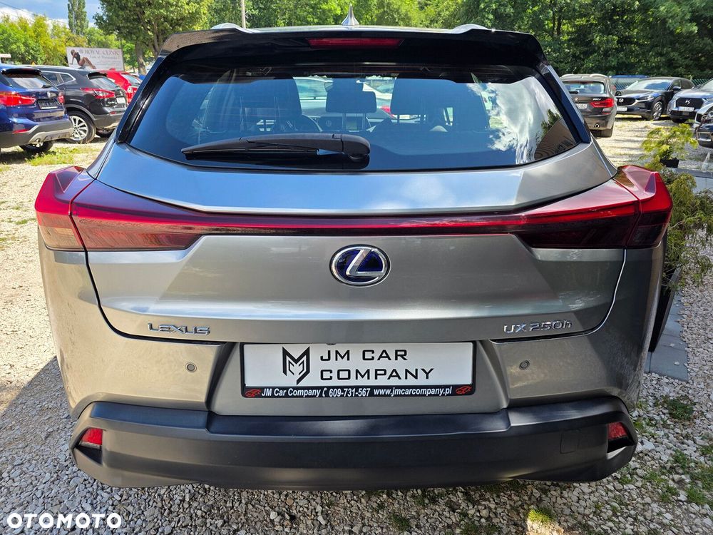Lexus UX - 9