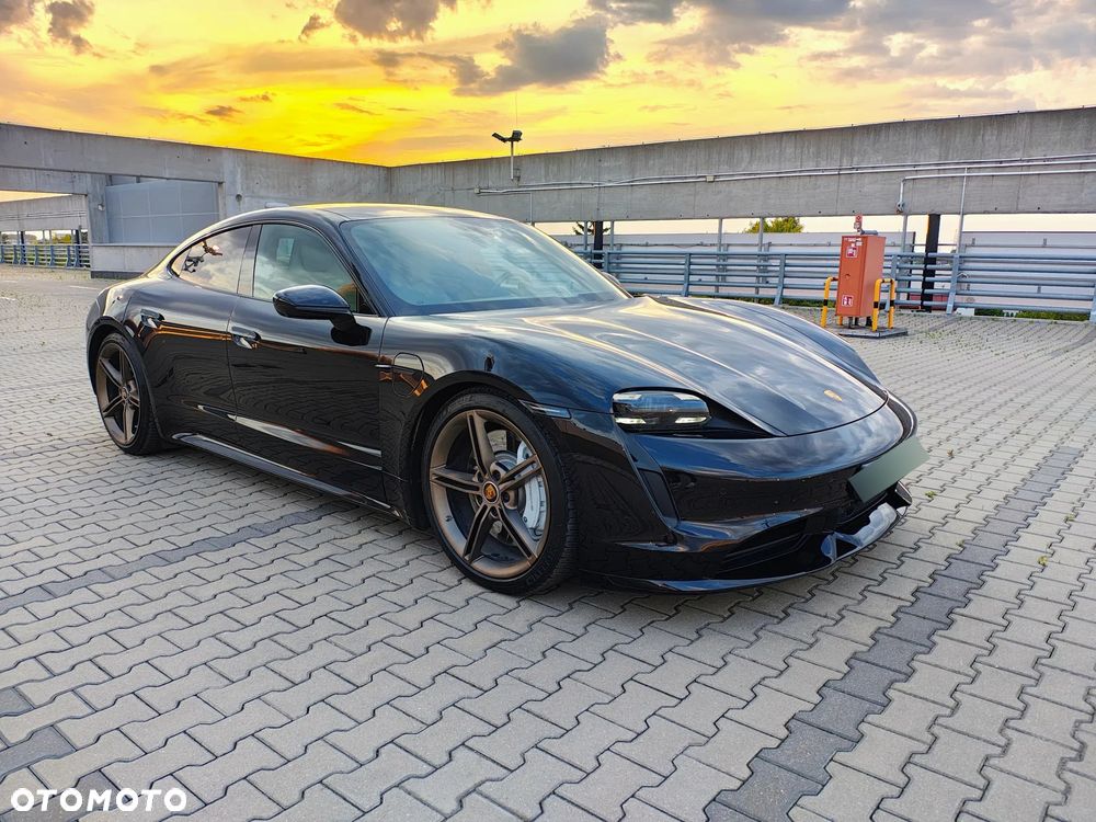 Porsche Taycan Turbo - 15