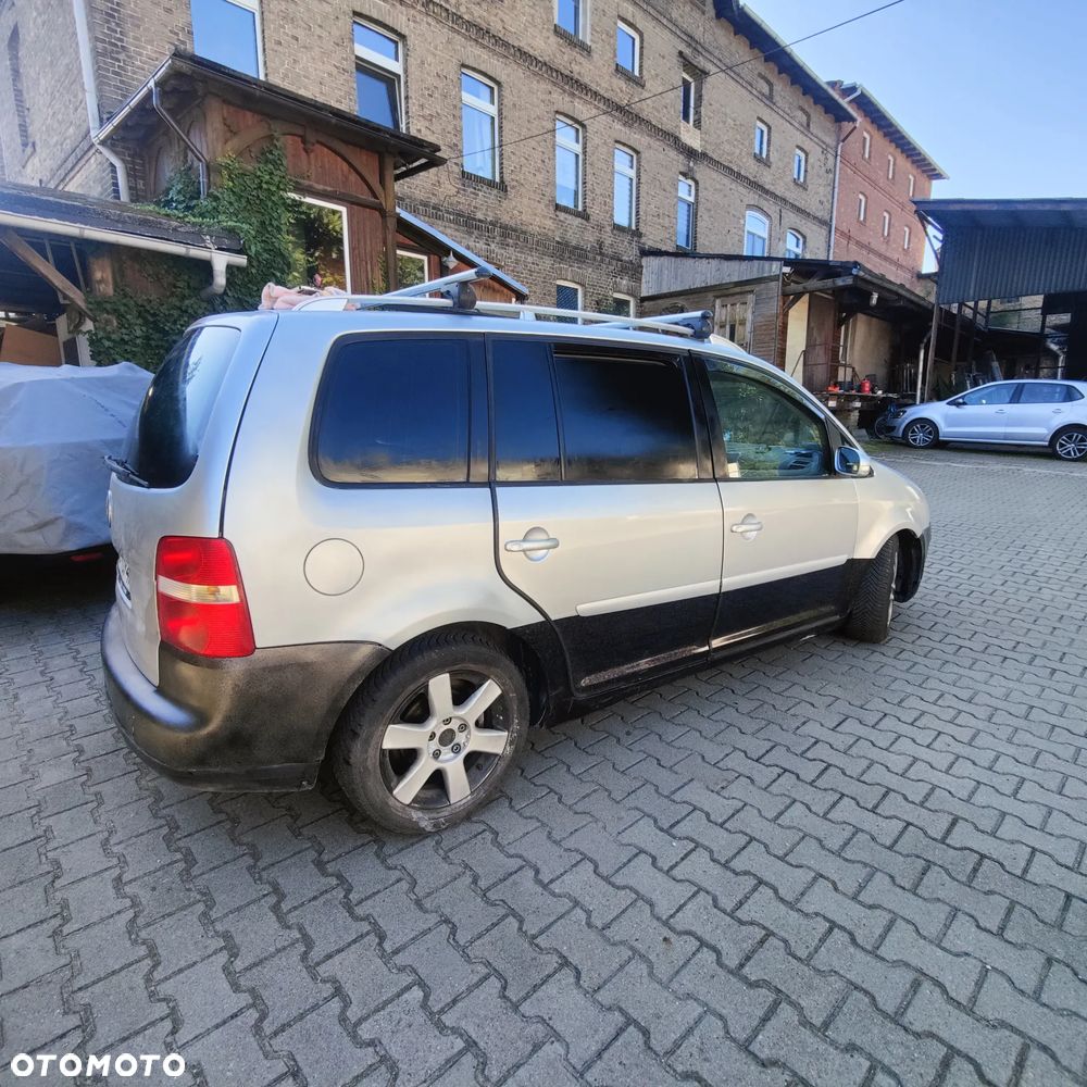 Volkswagen Touran 2.0 TDI DPF Highline - 5