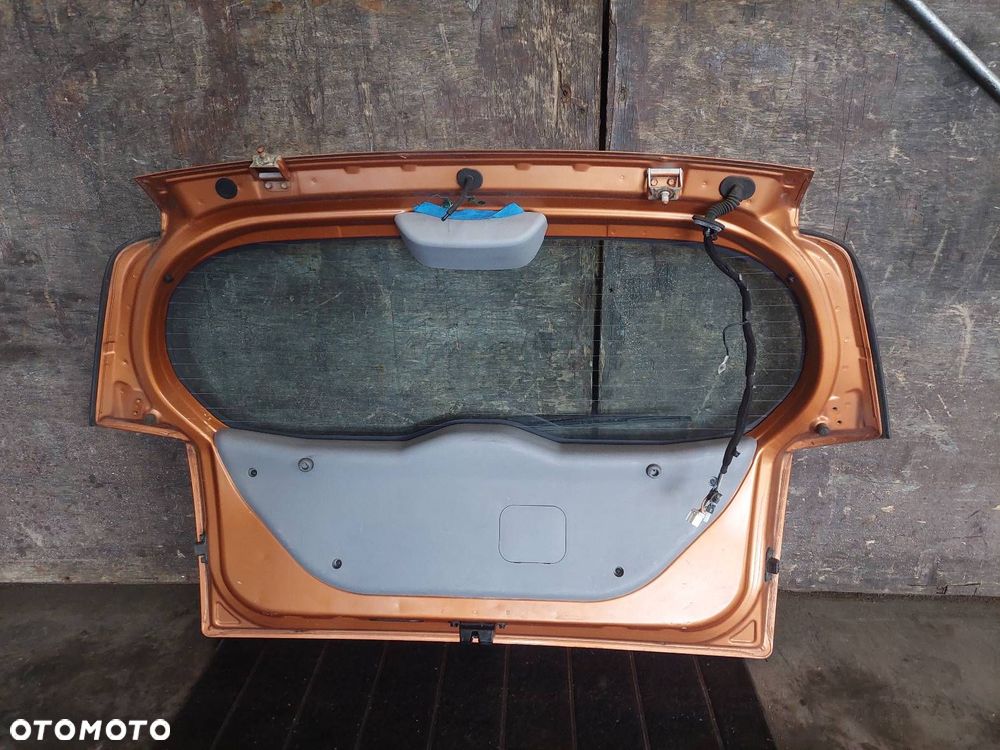KLAPA BAGAŻNIKA + LAMPY KIA PICANTO I HB 5D O3 - 10