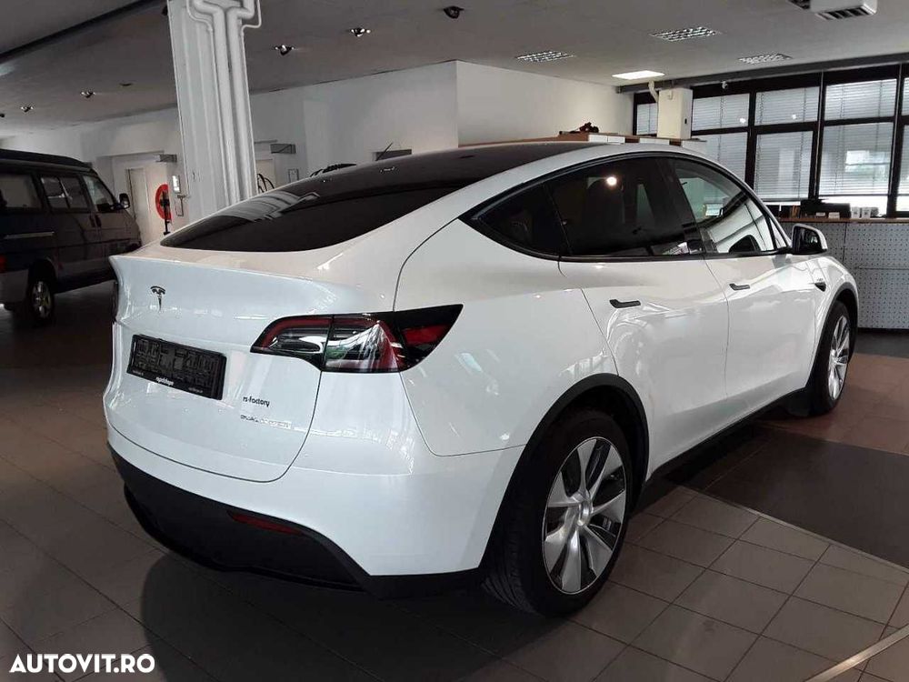 Tesla Model Y 2023 photo 4