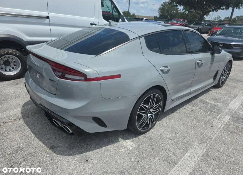 Kia Stinger - 4