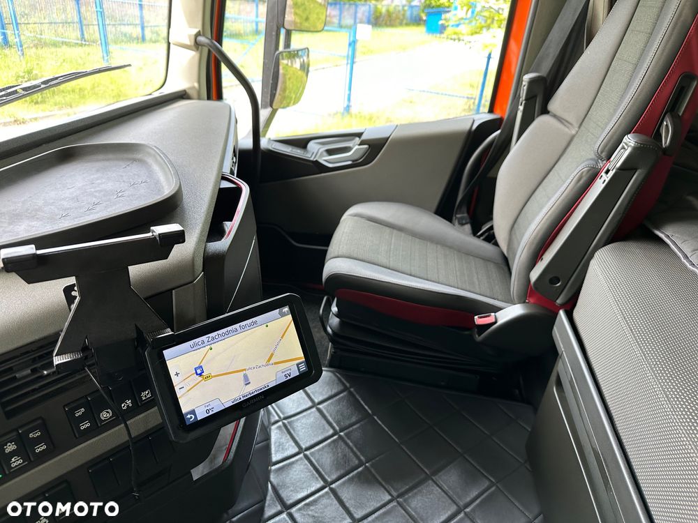 Volvo FH 500 8X2 WYWROTKA DO ZBOZA Z POMPA SAMOZALADOWCZA - 27