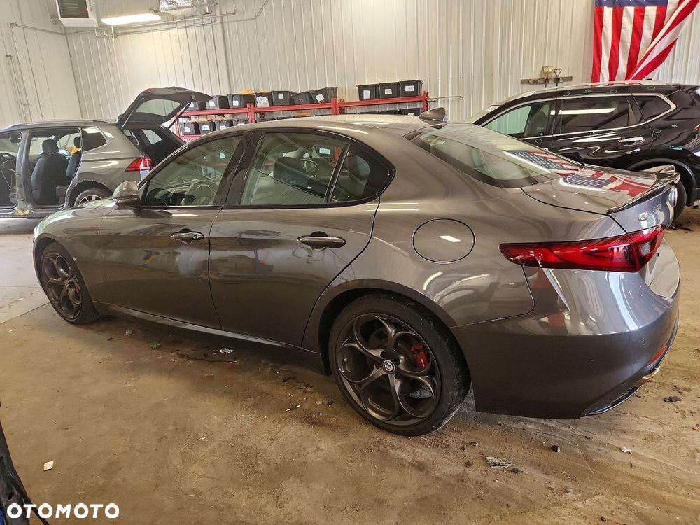 Alfa Romeo Giulia 2.0 Turbo 16V AT8-Q4 Ti - 3
