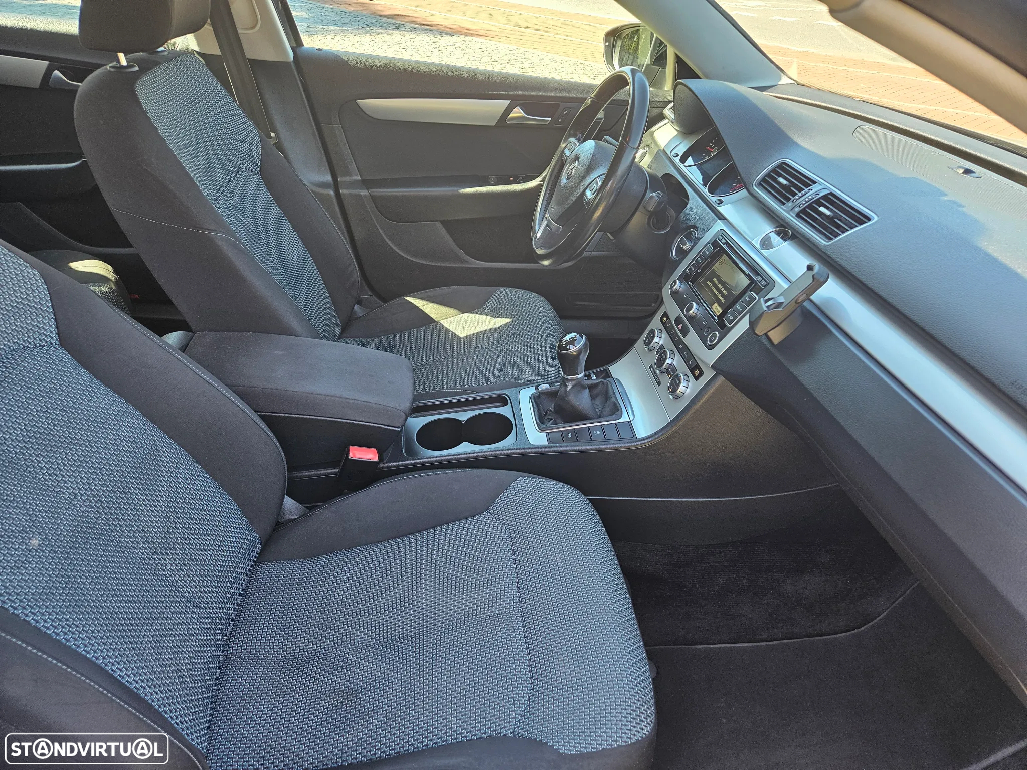 VW Passat 1.6 TDI BlueMotion Comfortline - 22