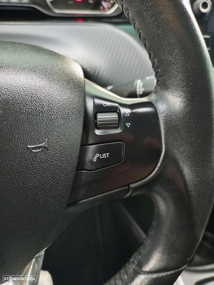 Peugeot 2008 1.2 PureTech Active - 17