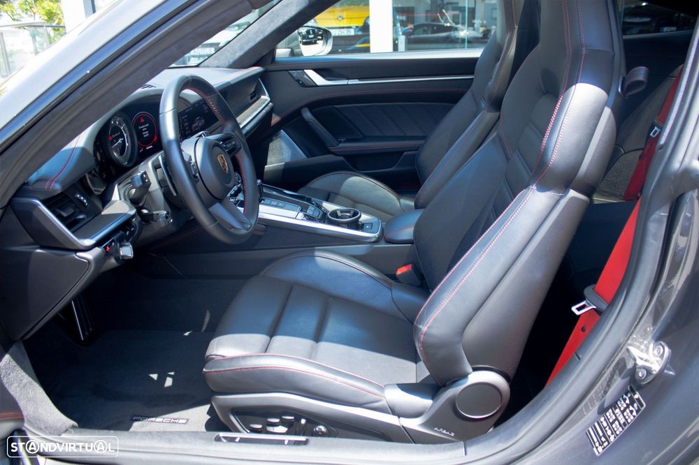 Porsche 911 (992) Turbo S PDK - 27