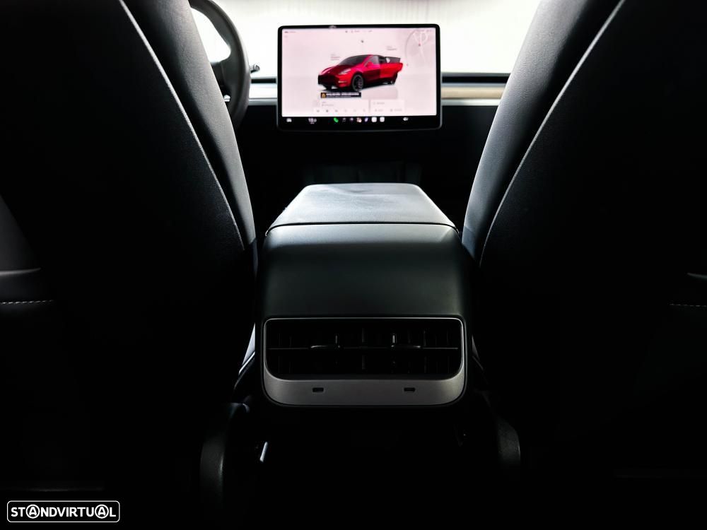 Tesla Model Y Performance Dual Motor AWD — fotografia 26