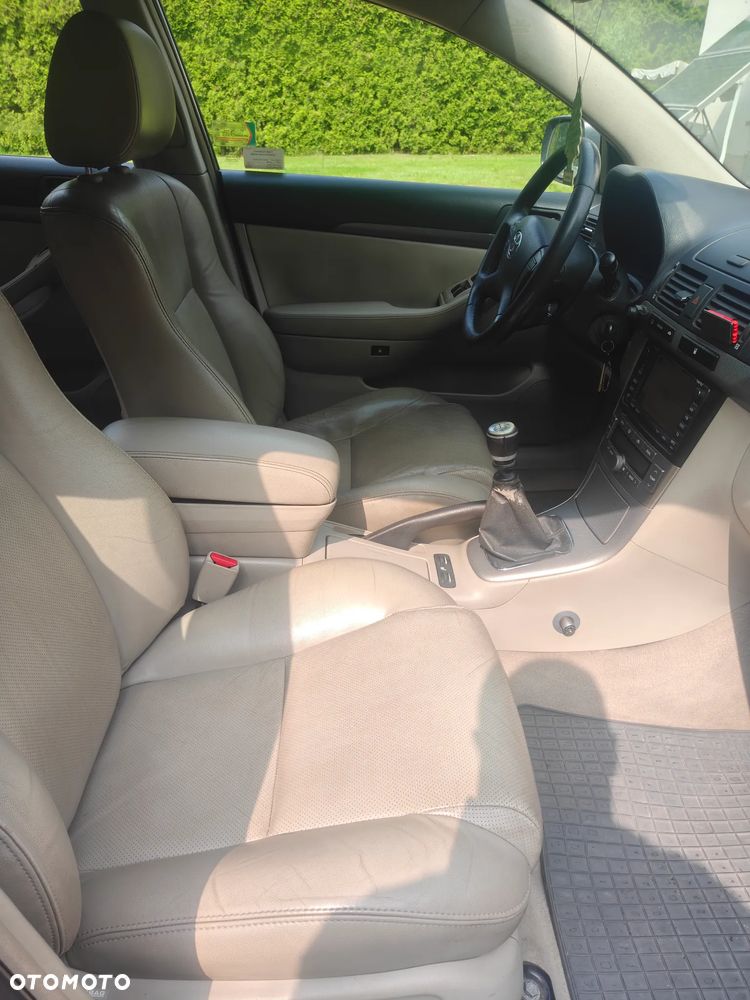 Toyota Avensis 2.2 D-4D Prestige NAVI - 6