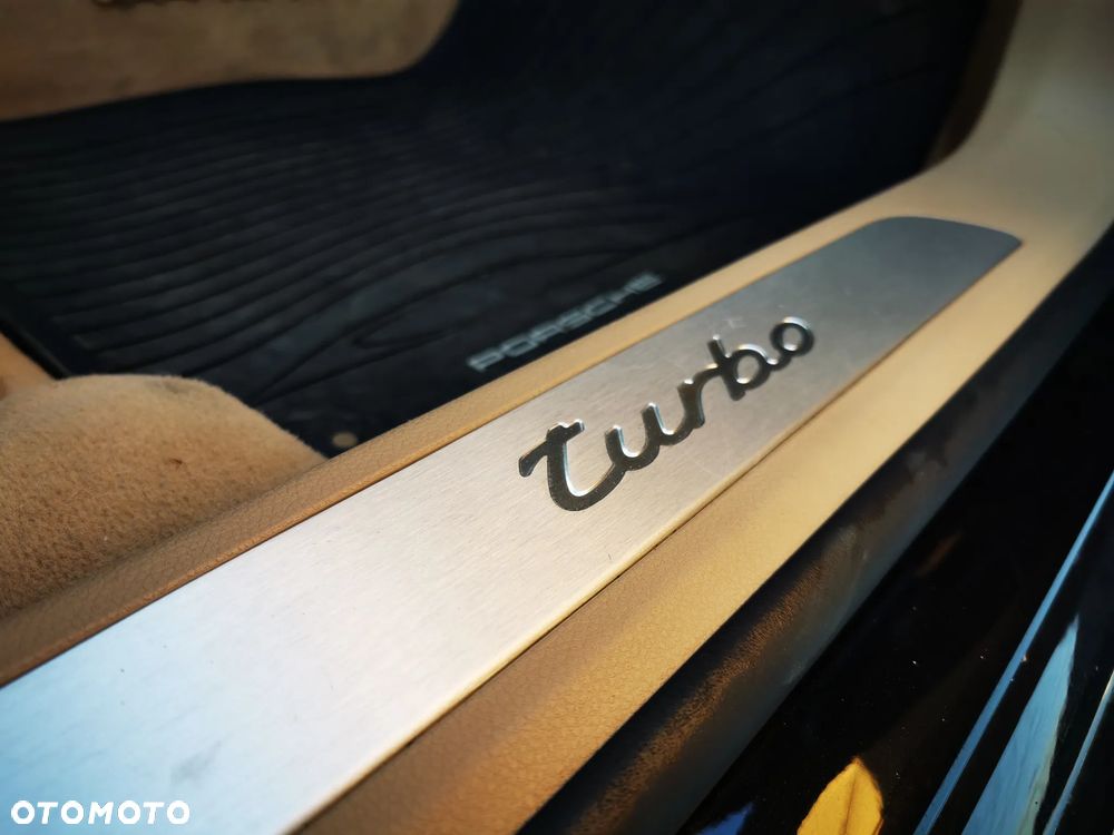 Porsche Panamera Turbo PDK - 21