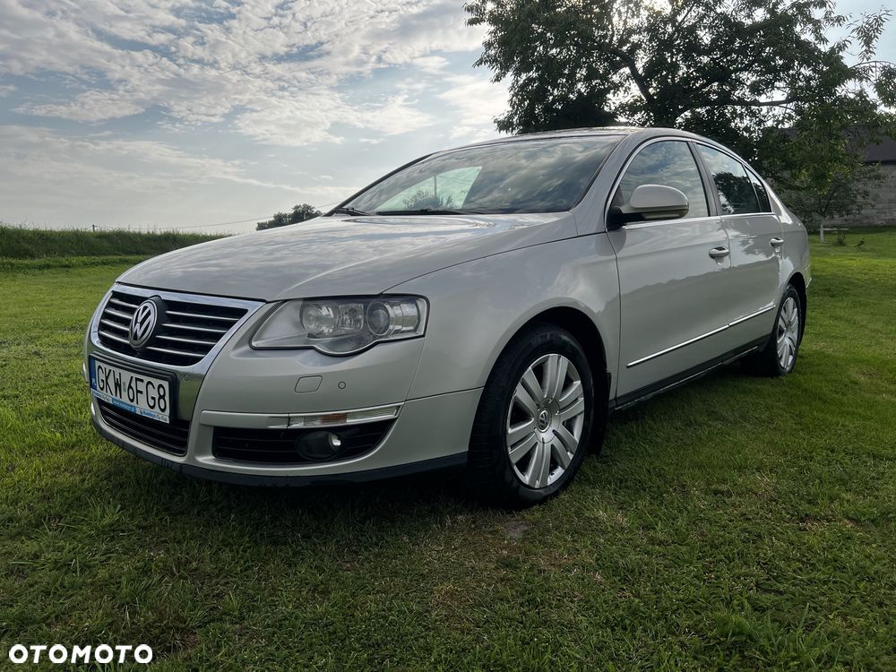 Volkswagen Passat - 1