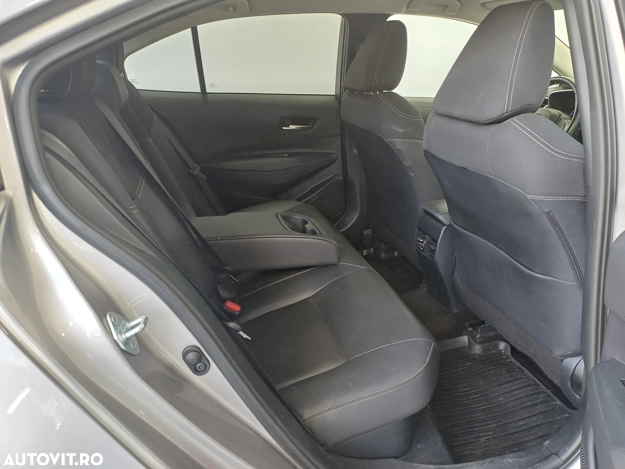 Toyota Corolla 1.8 HSD Dynamic - 23