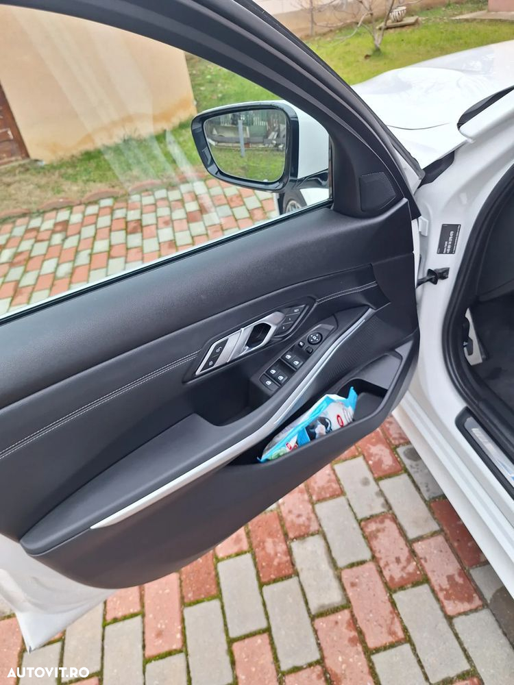 BMW Seria 3 330i AT - 9