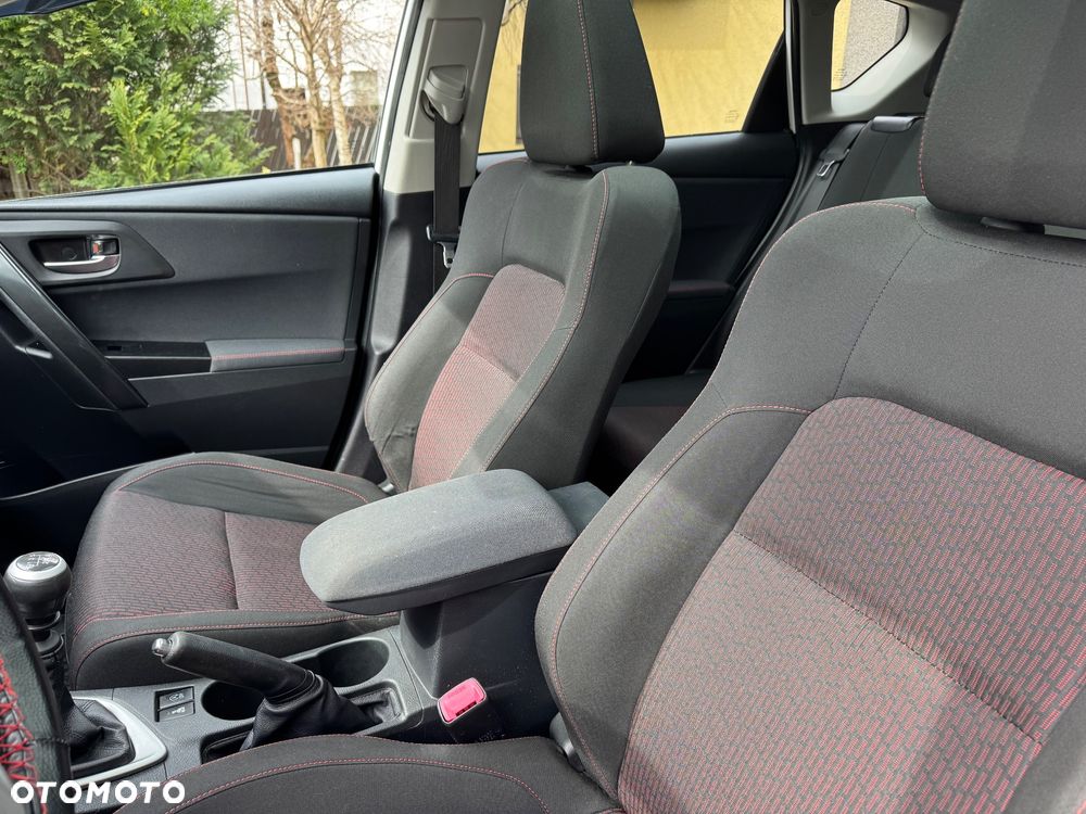 Toyota Auris 2.0 D-4D Prestige - 26