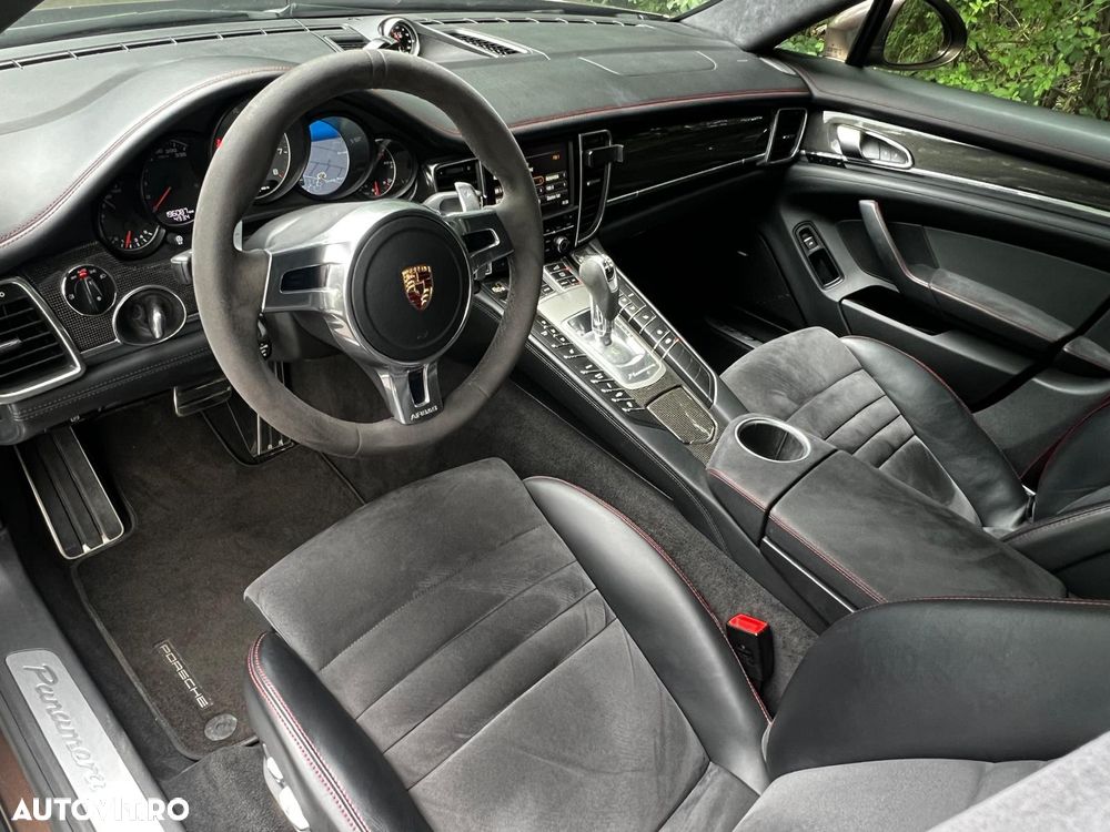 Porsche Panamera 4.8 PDK GTS - 11