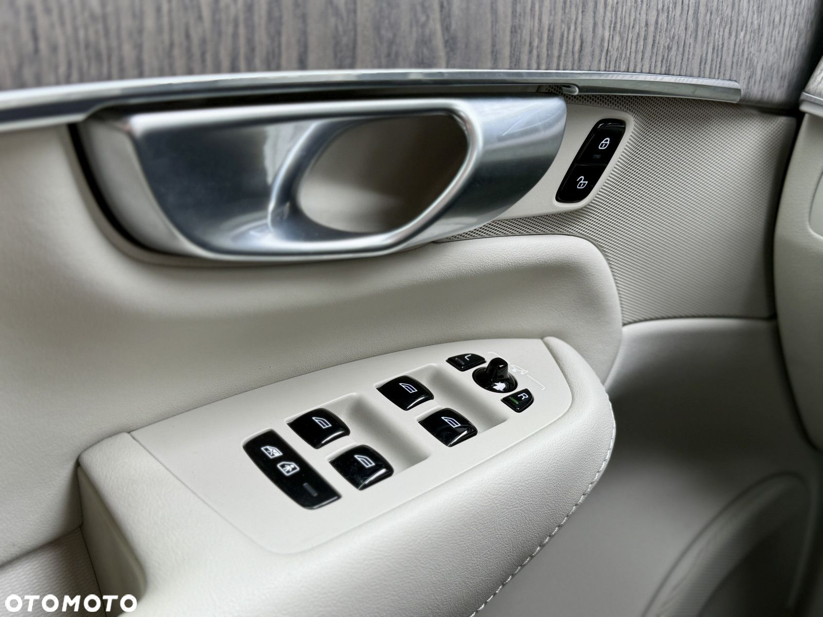 Volvo XC 90 - 23