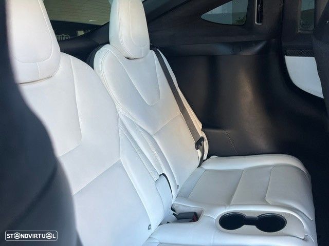 Tesla Model X - 23