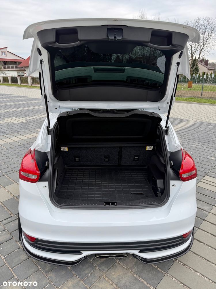 Ford Focus 2.0 EcoBoost ST mit Leder-Sport-Paket - 14