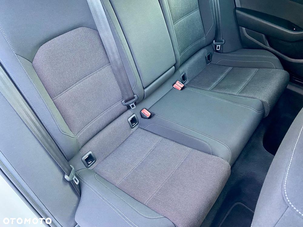 Volkswagen Passat 1.5 TSI OPF DSG Highline - 28