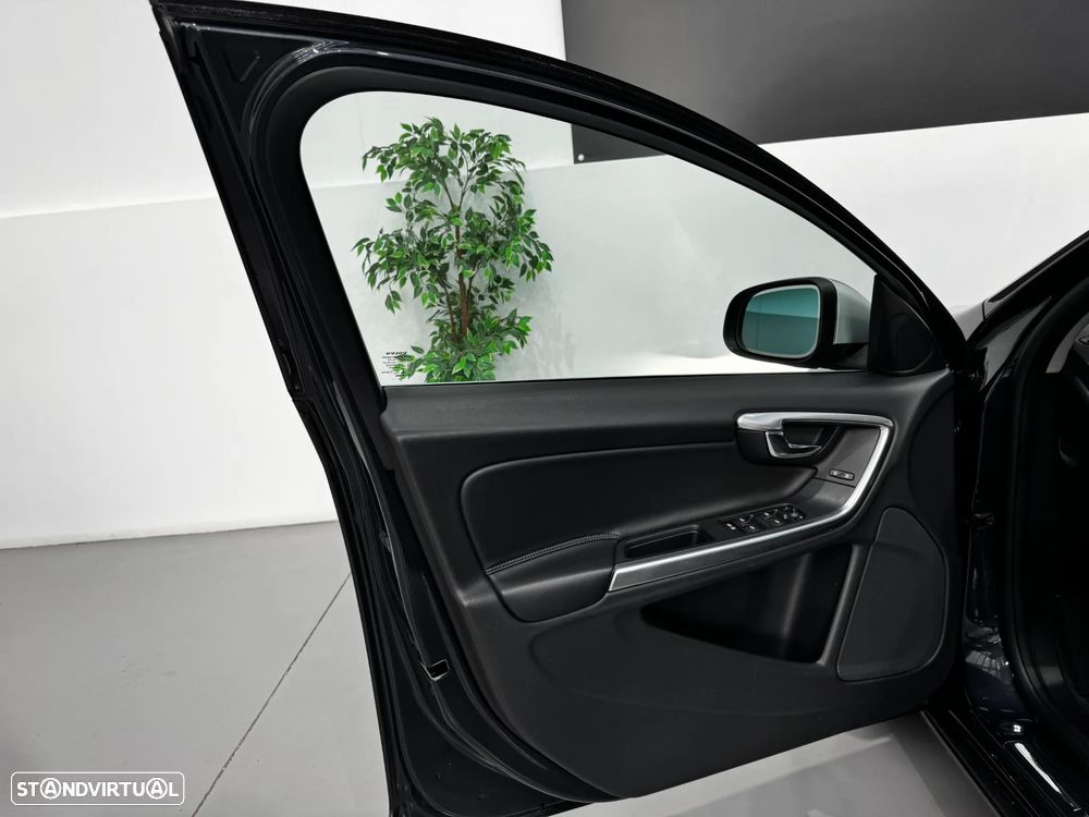 Volvo V60 2.0 D3 Momentum - 13