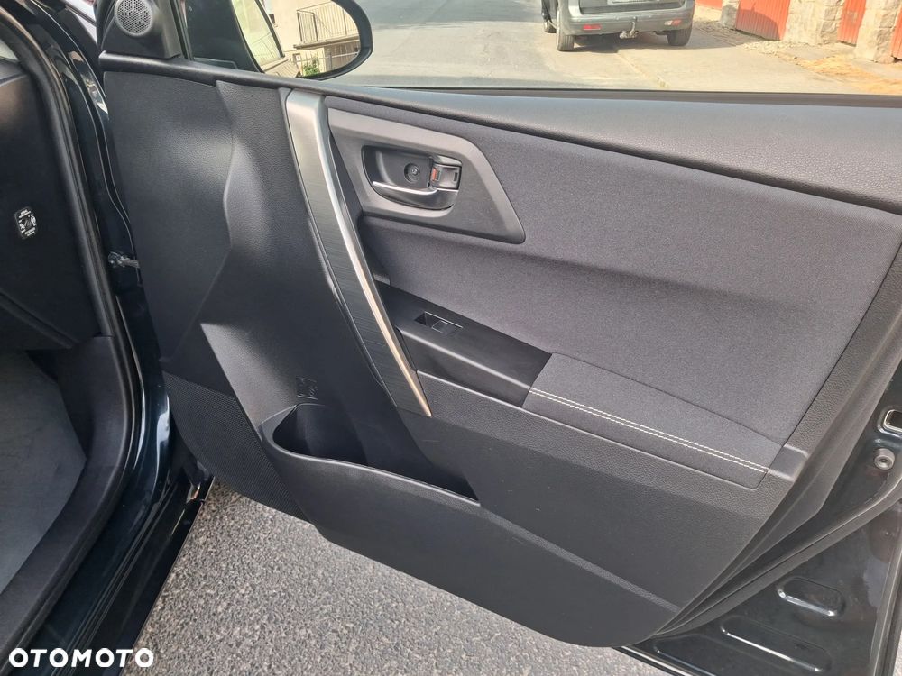 Toyota Auris 1.6 Executive - 12