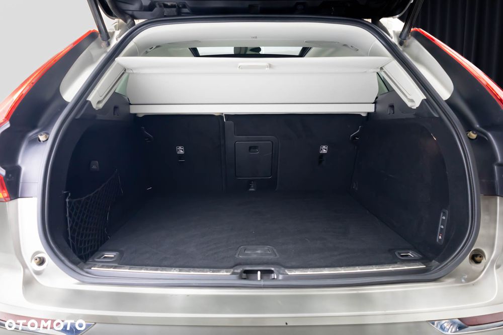 Volvo XC 60 B4 D AWD Geartronic Inscription - 38