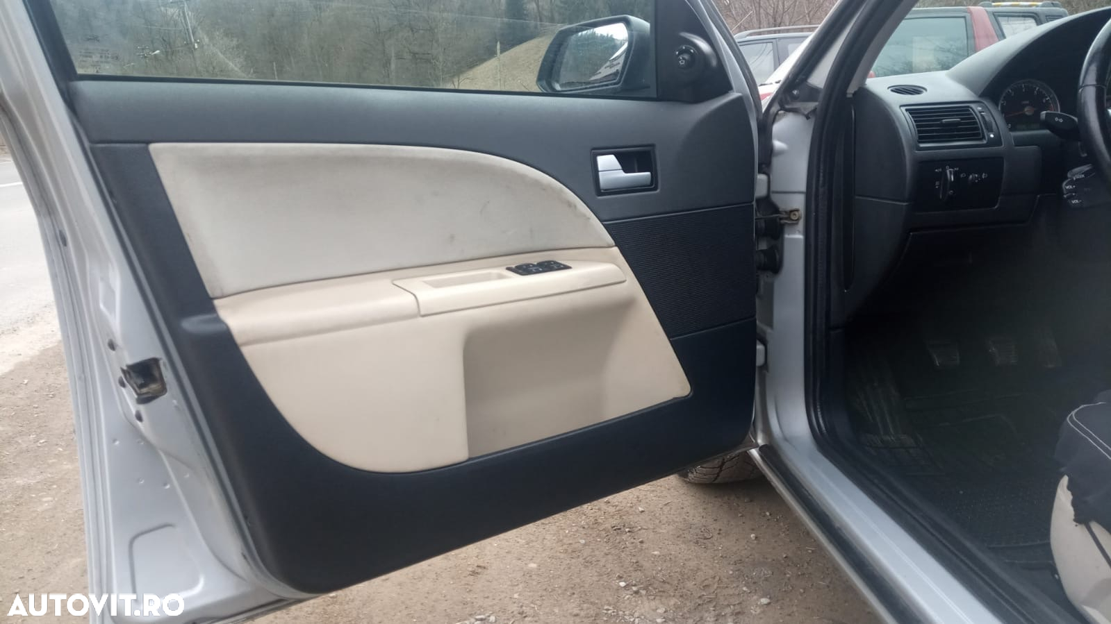 Ford Mondeo 1.8 Ambiente - 3