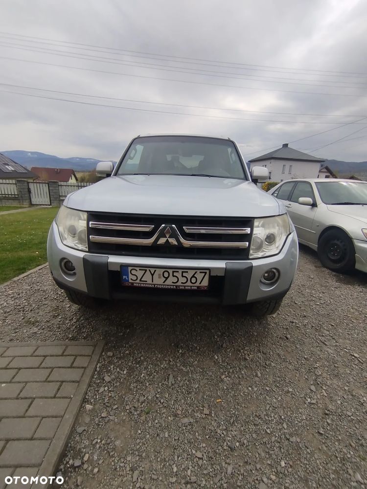 Mitsubishi Pajero - 2