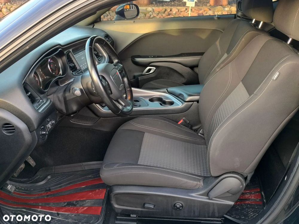 Dodge Challenger - 13