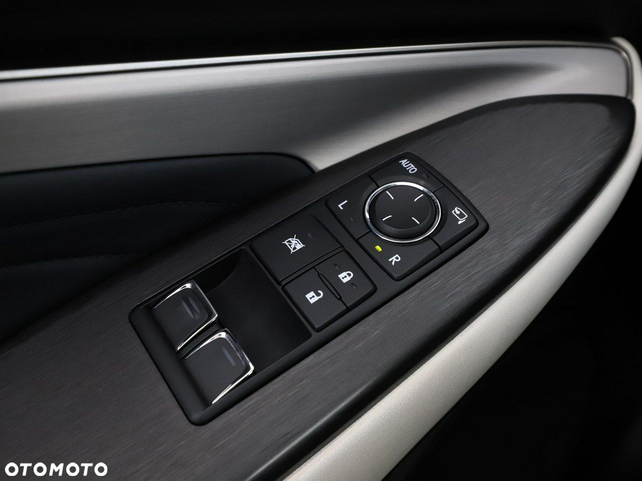 Lexus RC 300h F Sport - 37