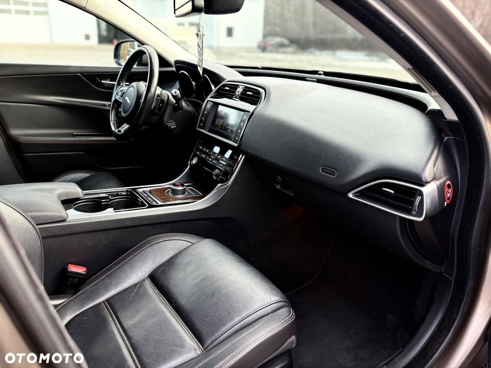 Jaguar XE 20d R-Sport Ingenium Edition - 10