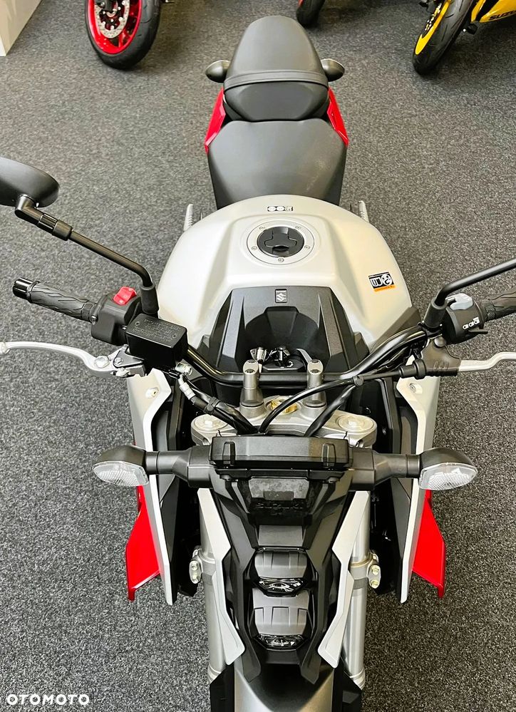 Suzuki GSX - 29