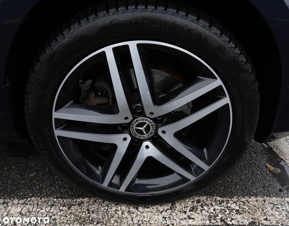 Mercedes-Benz Klasa V - 17