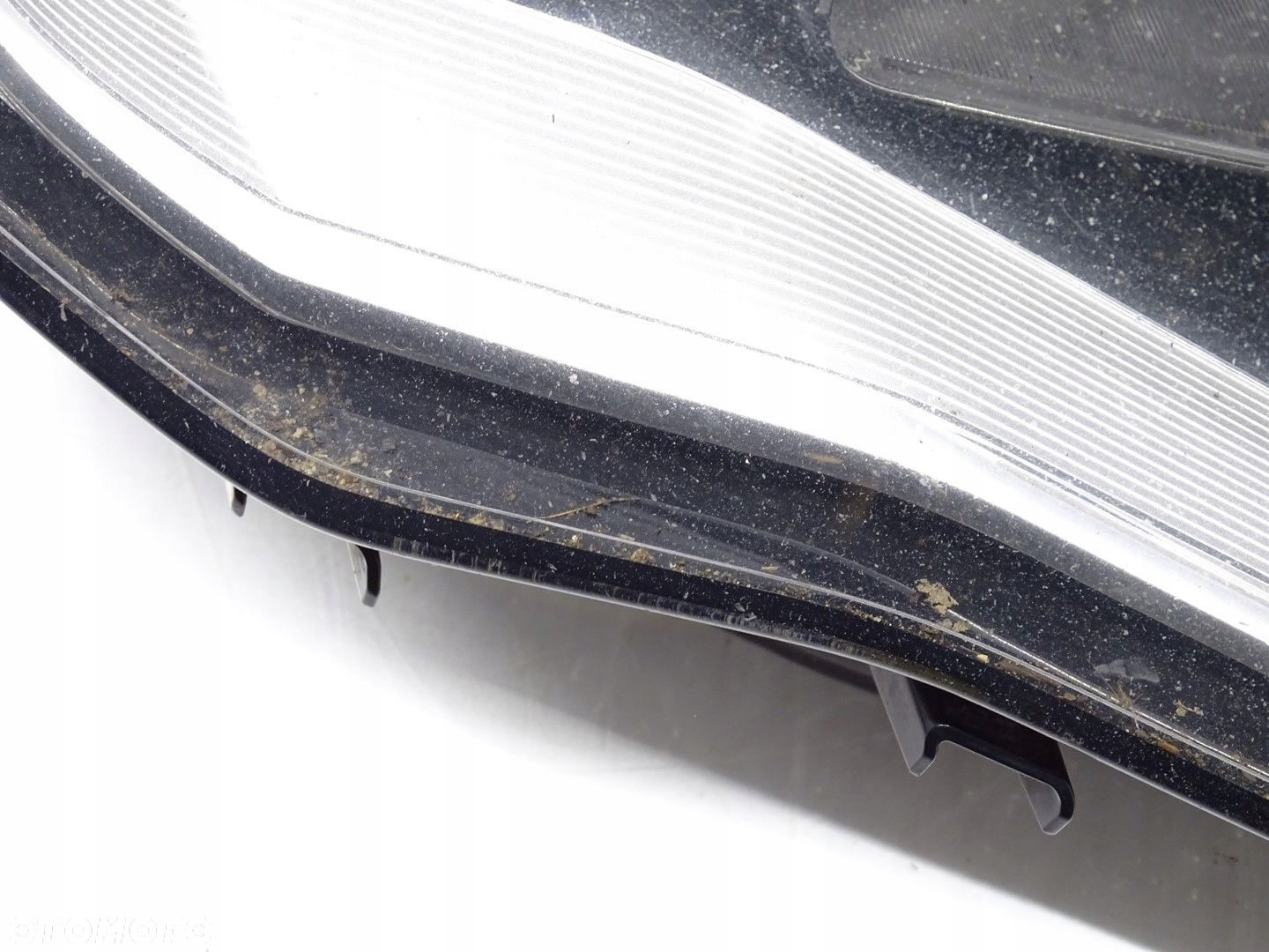 LAMPA PRAWA PRAWY PRZÓD PRZEDNA AUDI A3 8V HB / SB 8V0941004A - 8