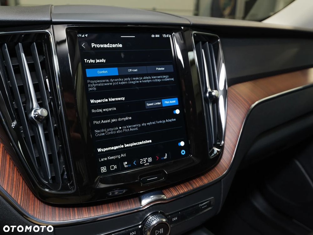 Volvo XC 60 B4 D AWD Plus Dark - 34