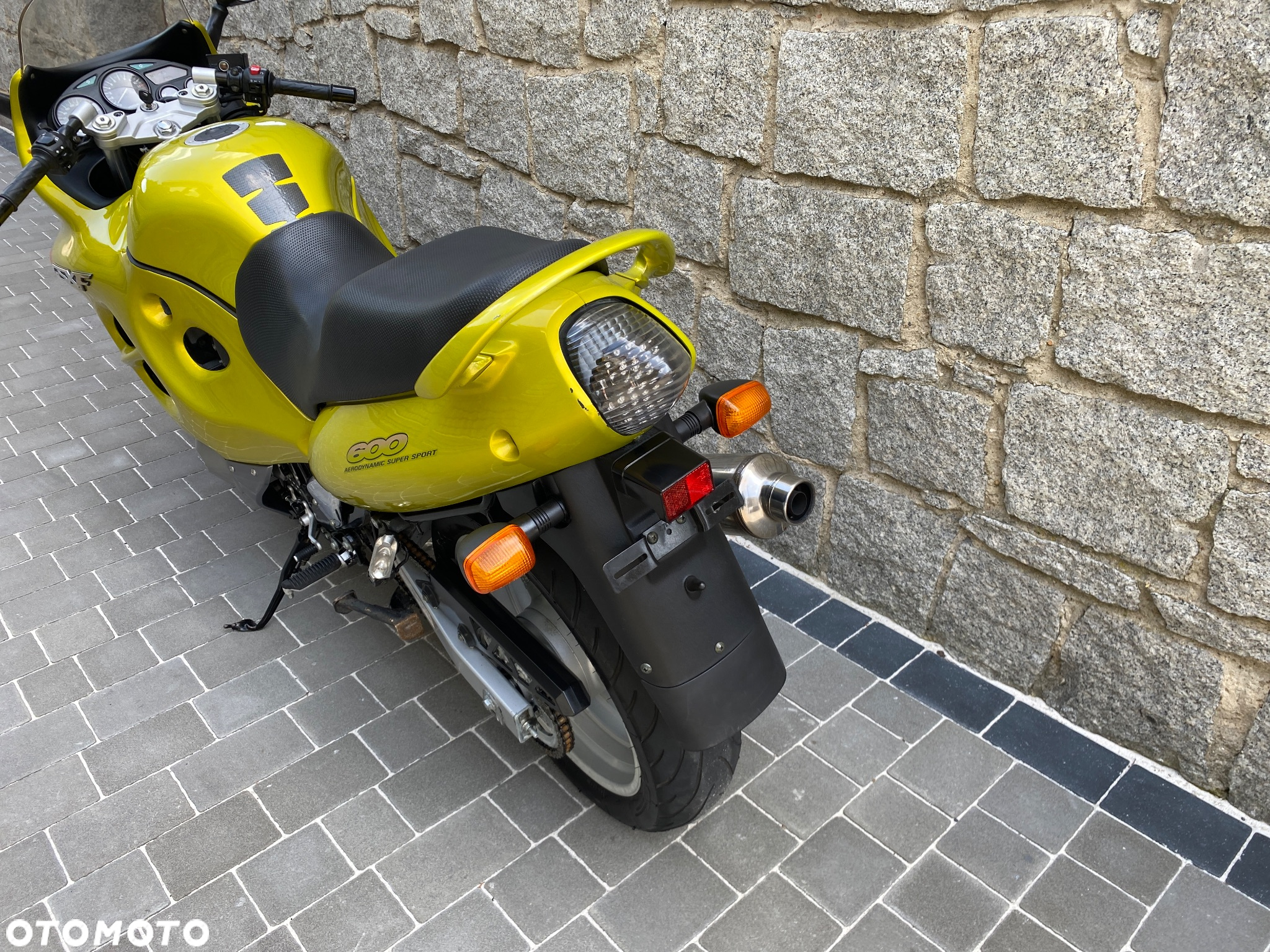 Suzuki GSX - 18