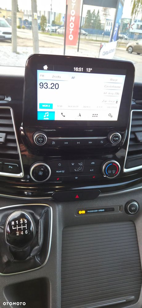 Ford Tourneo Custom - 27