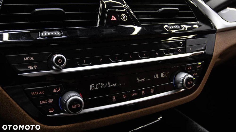 BMW Seria 5 530e PHEV - 23