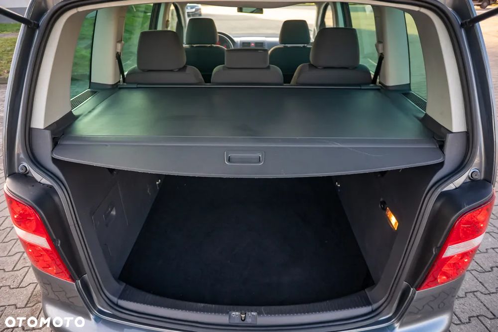 Volkswagen Touran 1.9 TDI DSG Trendline - 22