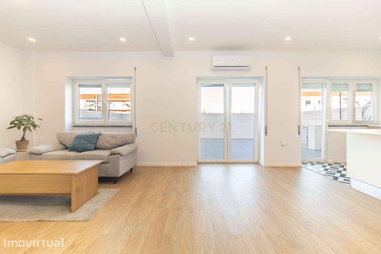 Apartamento T2 renovado - Grande imagem: 2/46