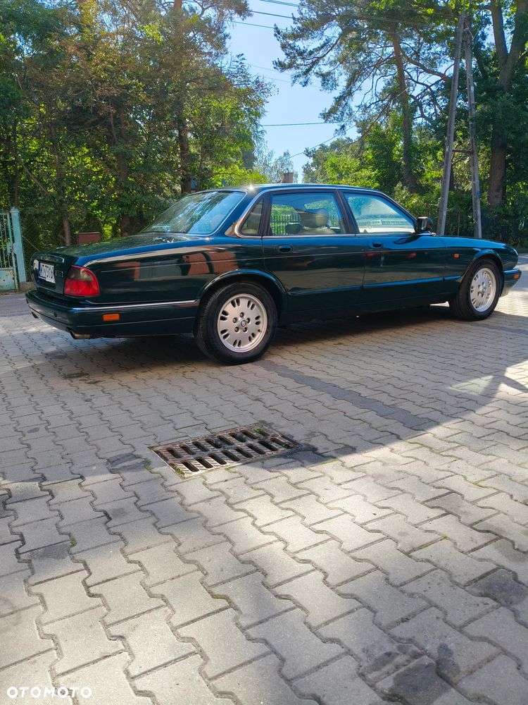 Jaguar XJ - 11