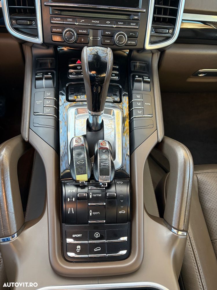 Porsche Cayenne 3.0 L V6 - 16