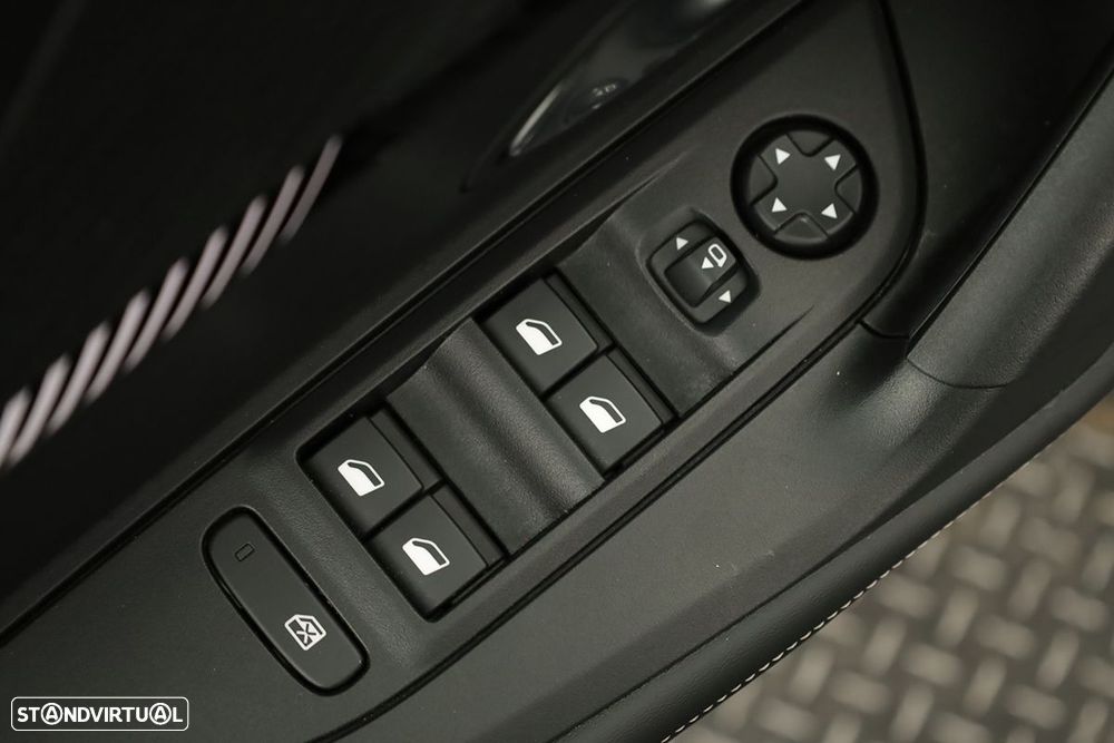 Peugeot 2008 1.2 PureTech Allure - 19