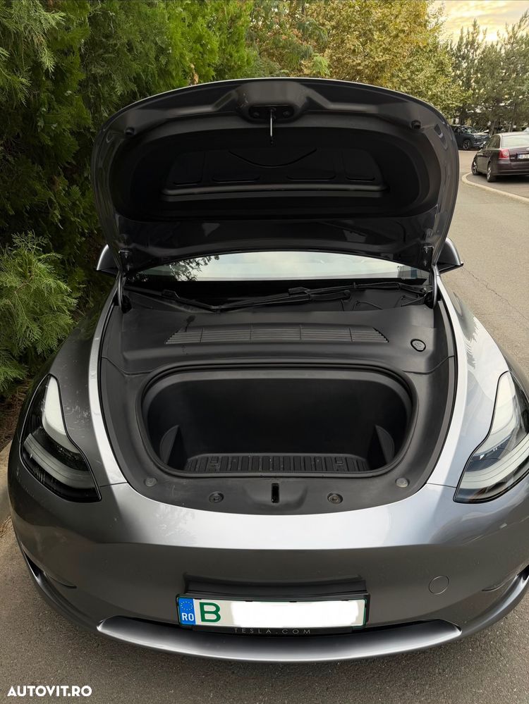 Tesla Model Y - 14