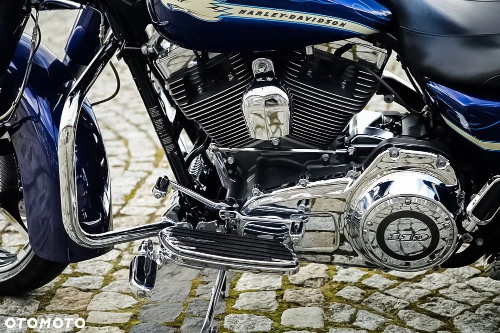 Harley-Davidson Touring Street Glide - 11