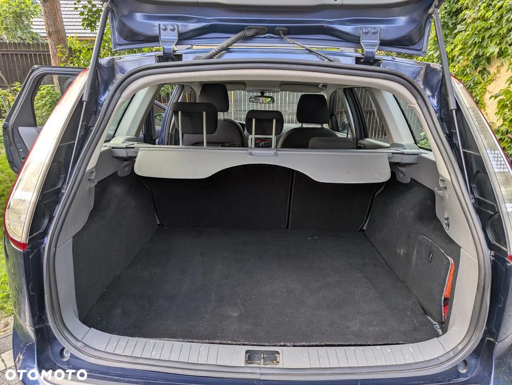 Ford Focus ver-1-6-trend-eu5 - 11