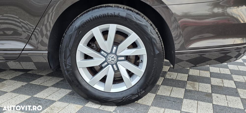 Volkswagen Passat - 12