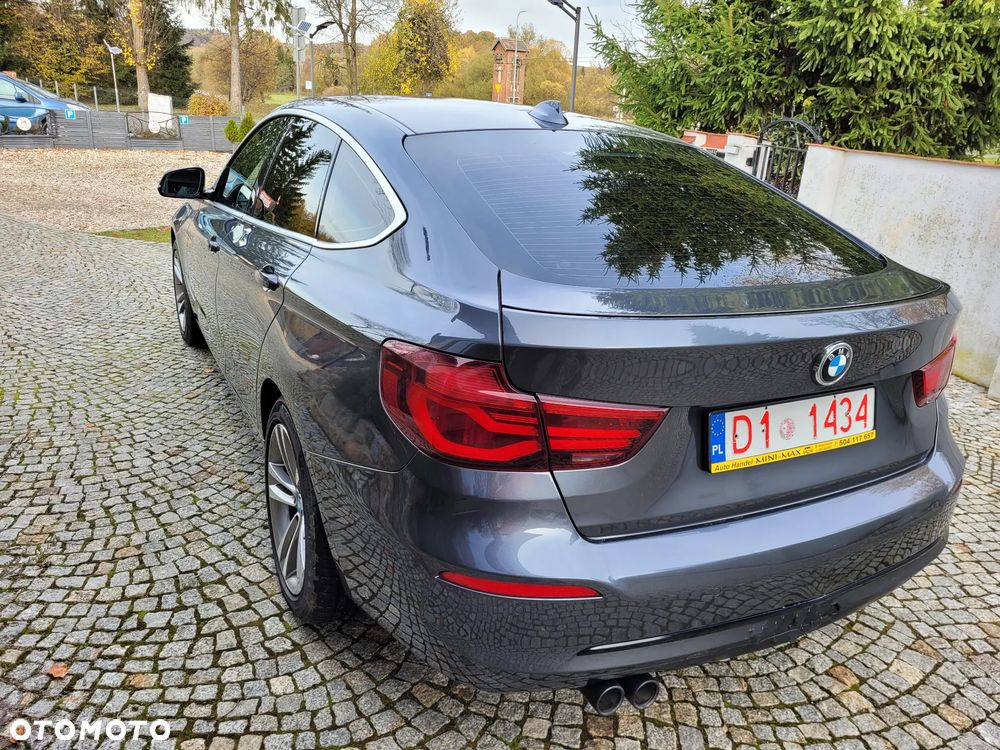BMW Seria 3 320d M Sport - 9