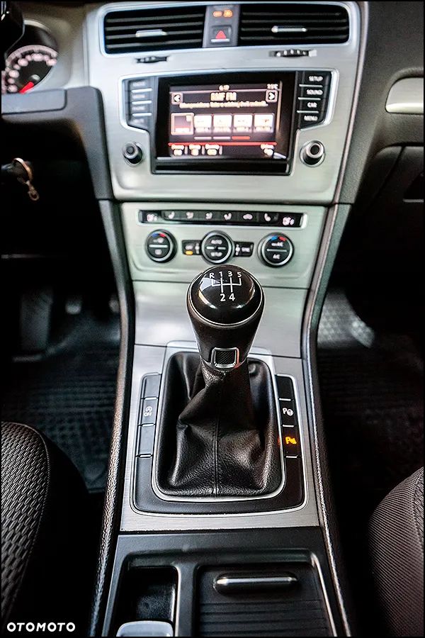 Volkswagen Golf - 25