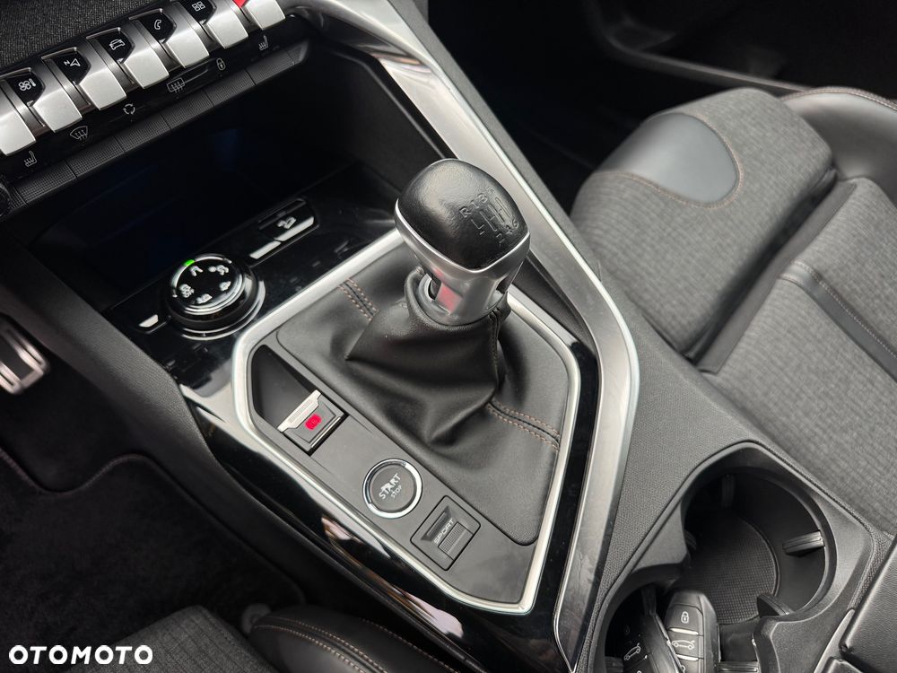 Peugeot 5008 2.0 HDi Premium + - 18